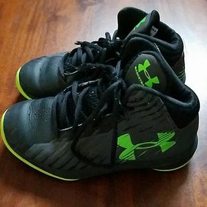 Under Armour 1Y Boy's Sneakers